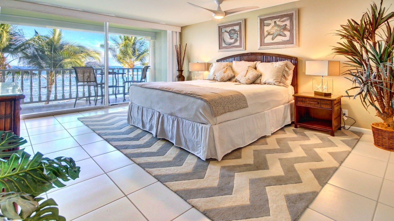 Photo of Bedroom in Historic Lahaina Front Street