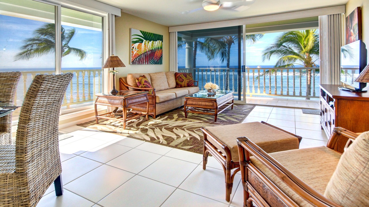 Photo of Livingroom in Historic Lahaina Front Street