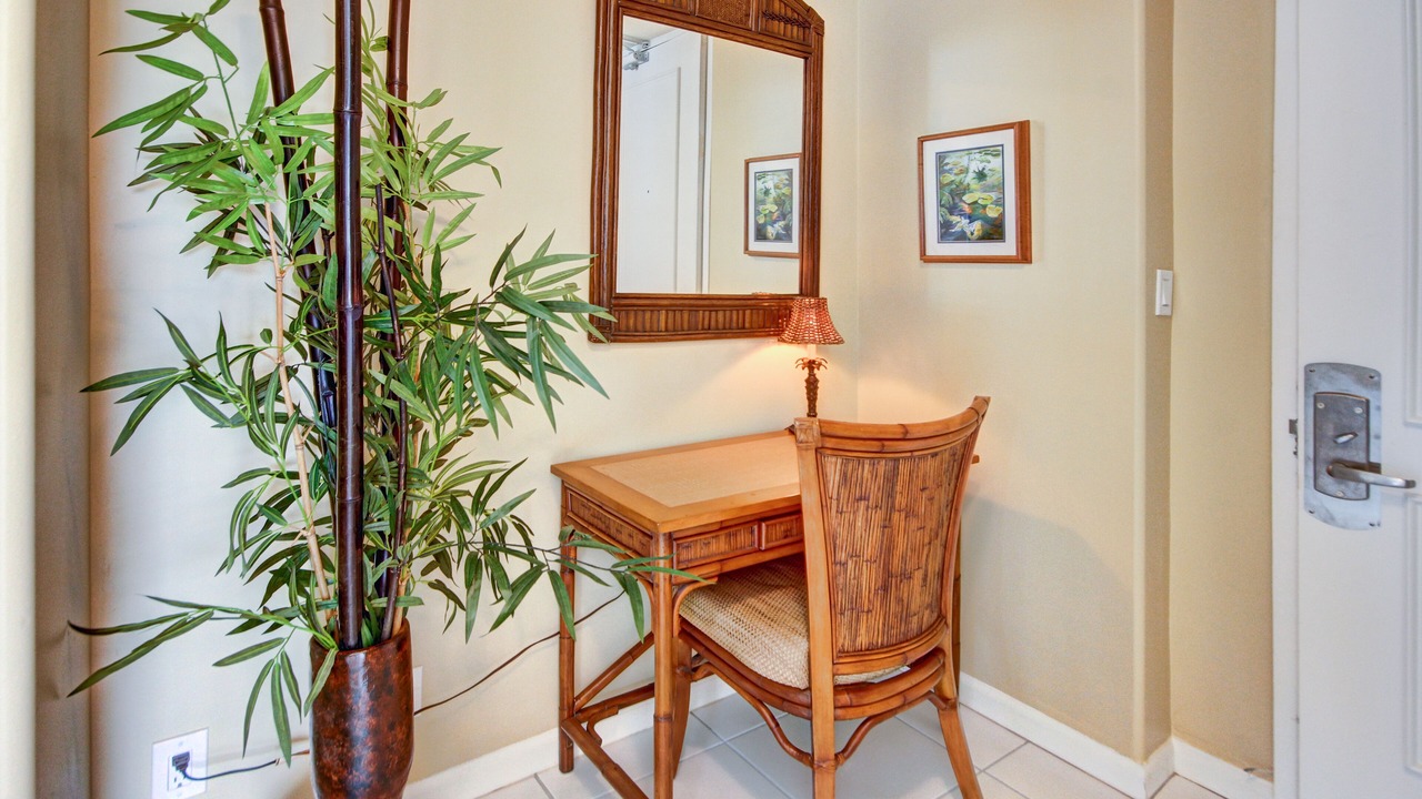 Photo of Bedroom in Historic Lahaina Front Street