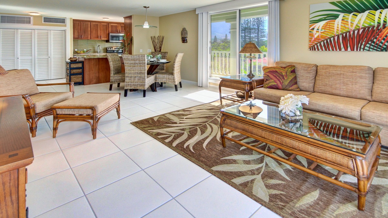 Photo of Livingroom in Historic Lahaina Front Street