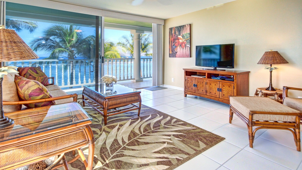 Photo of Livingroom in Historic Lahaina Front Street