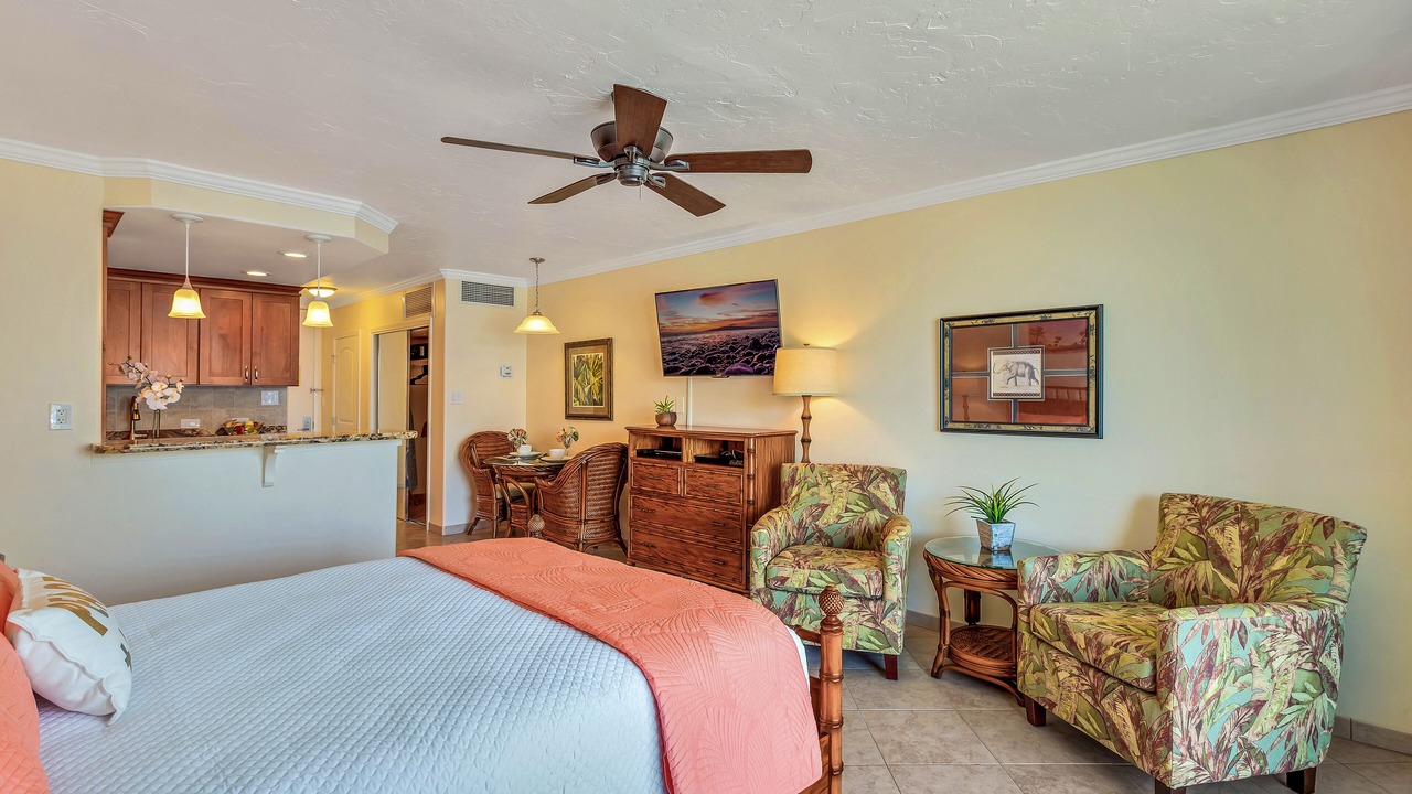 Photo of Bedroom in Historic Lahaina Front Street