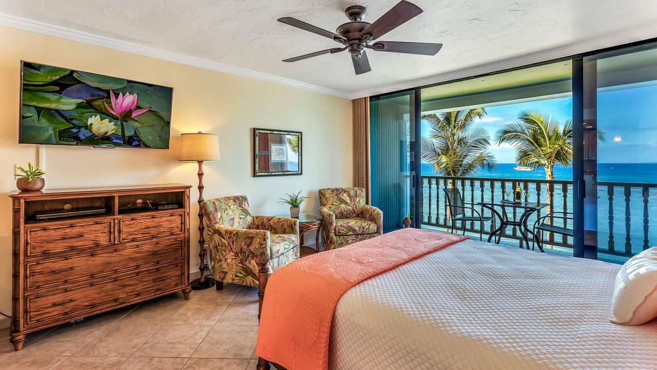 Photo of Bedroom in Historic Lahaina Front Street