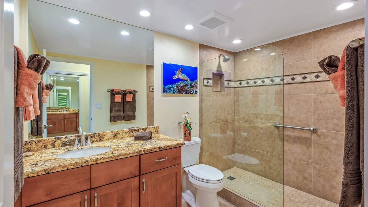 Photo of Bathroom in Historic Lahaina Front Street