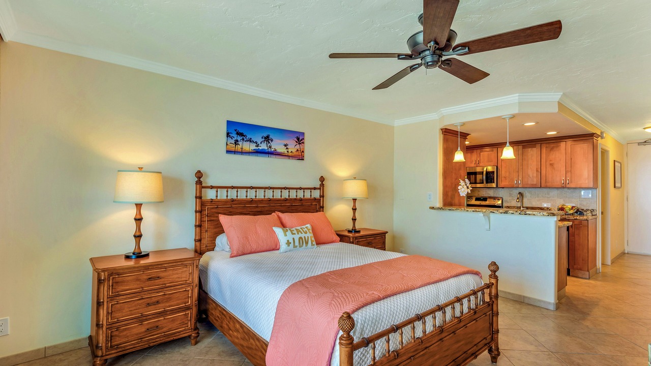 Photo of Bedroom in Historic Lahaina Front Street