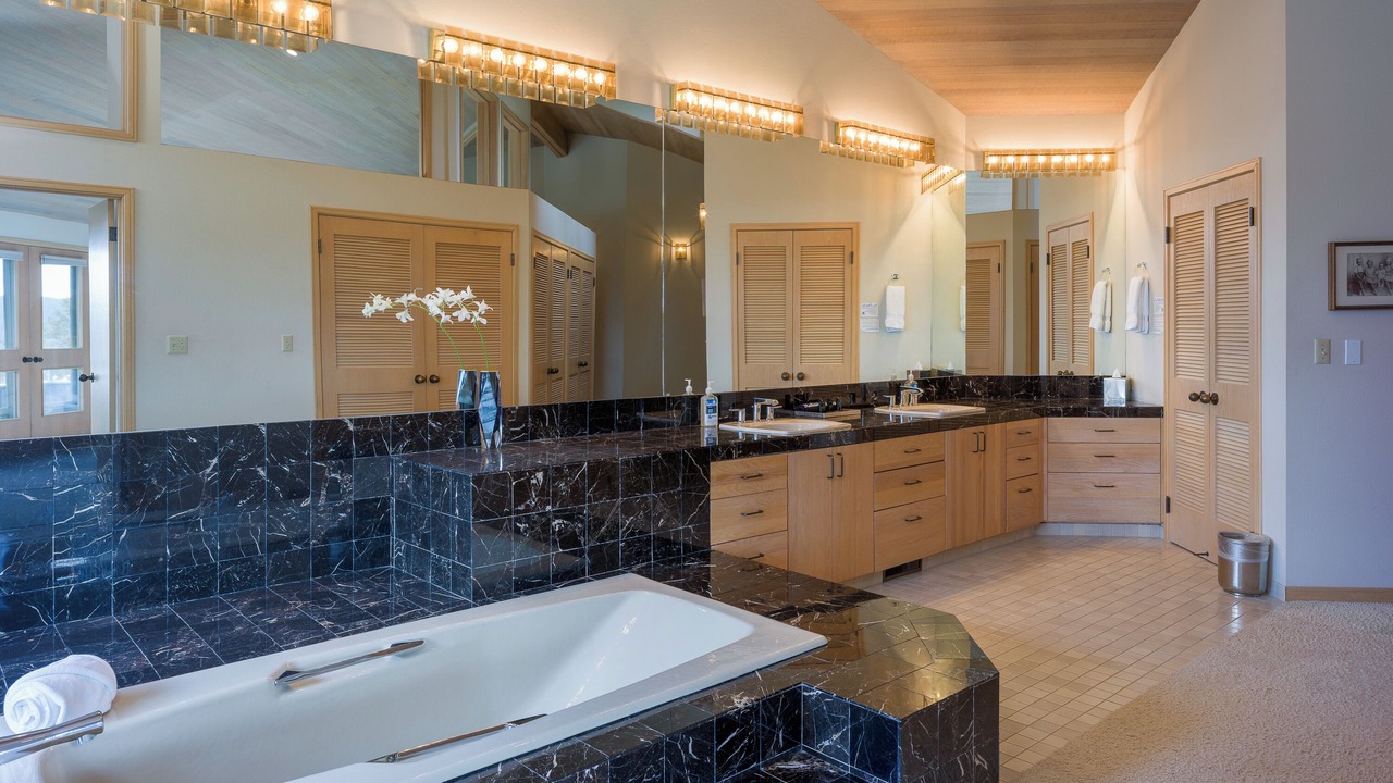 Photo of Others in Orcas