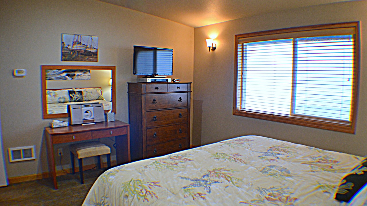 Photo of Bedroom in Edgewater Shores