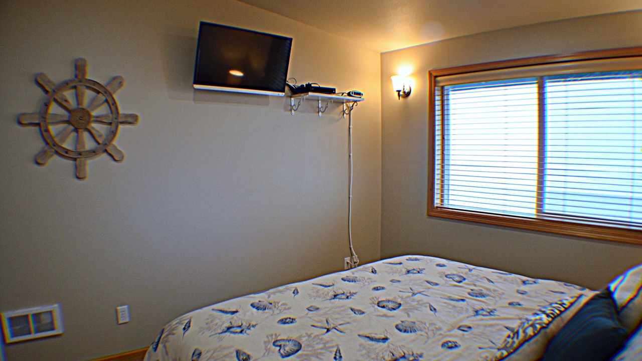Photo of Bedroom in Edgewater Shores