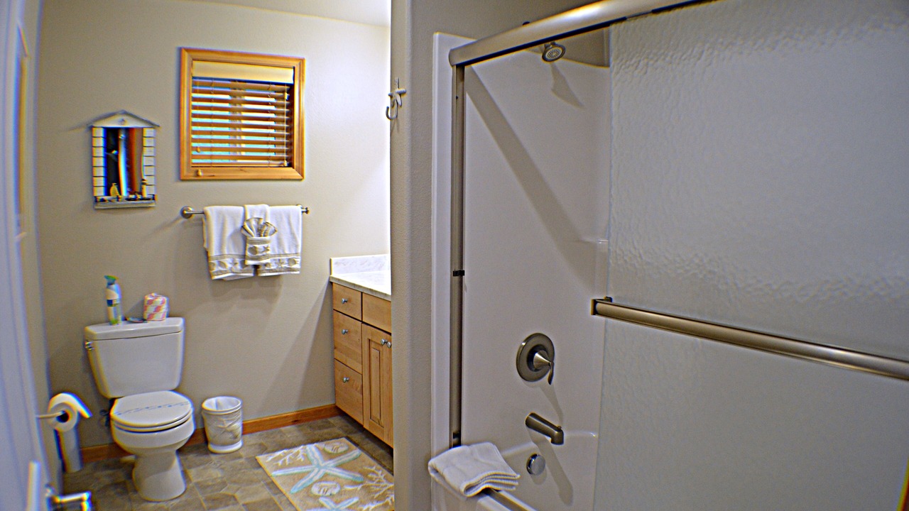 Photo of Bathroom in Edgewater Shores