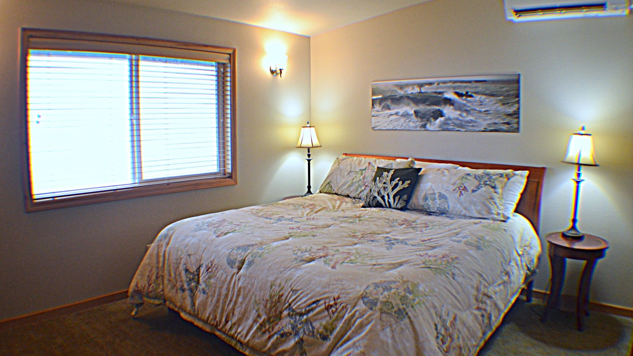 Photo of Bedroom in Edgewater Shores