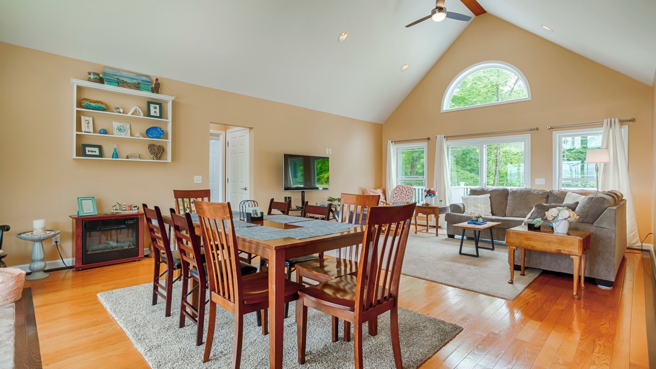 Photo of Livingroom in Town of Milo