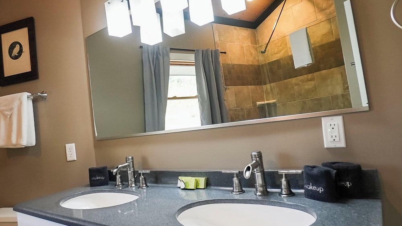 Photo of Bathroom in Logan