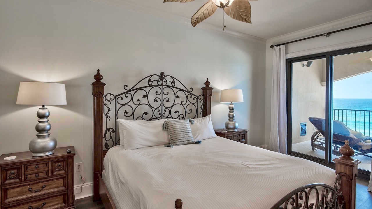 Photo of Bedroom in Crystal Beach