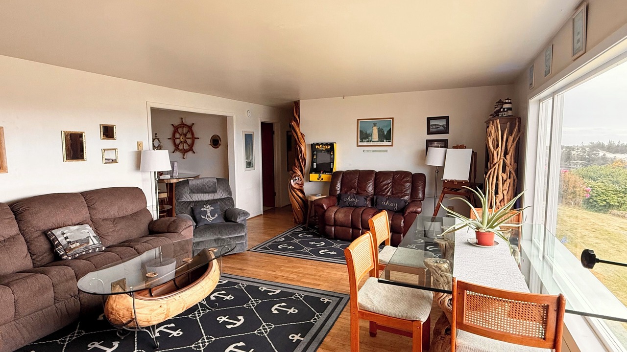 Photo of Livingroom in Winchester Bay
