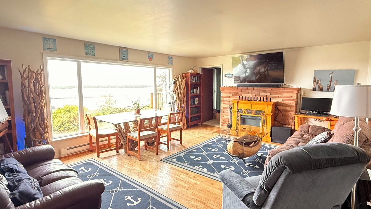 Photo of Livingroom in Winchester Bay