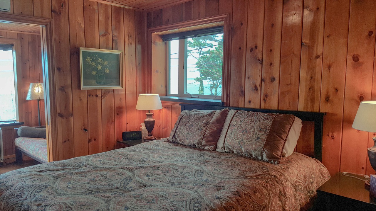 Photo of Bedroom in Netarts