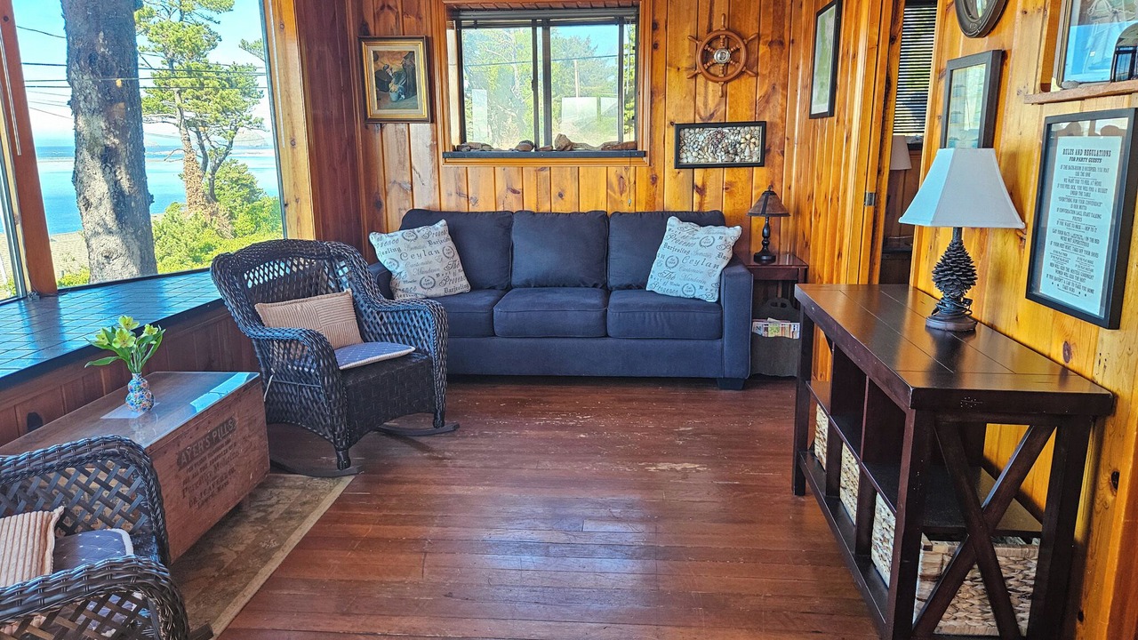 Photo of Livingroom in Netarts