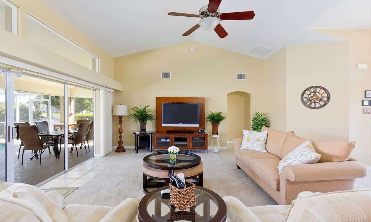 Photo of Livingroom in Caloosahatchee
