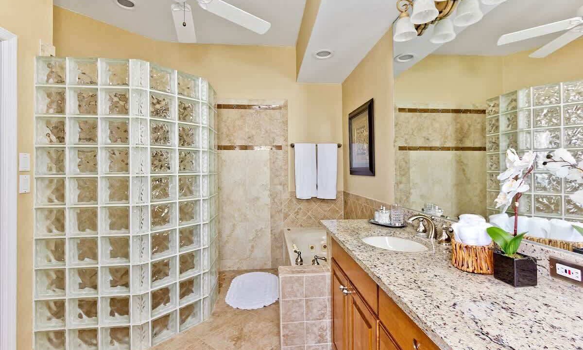 Photo of Bathroom in Caloosahatchee