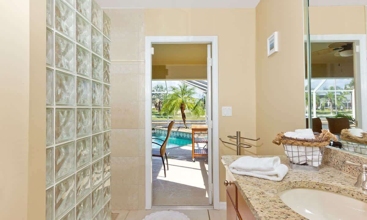 Photo of Bathroom in Caloosahatchee