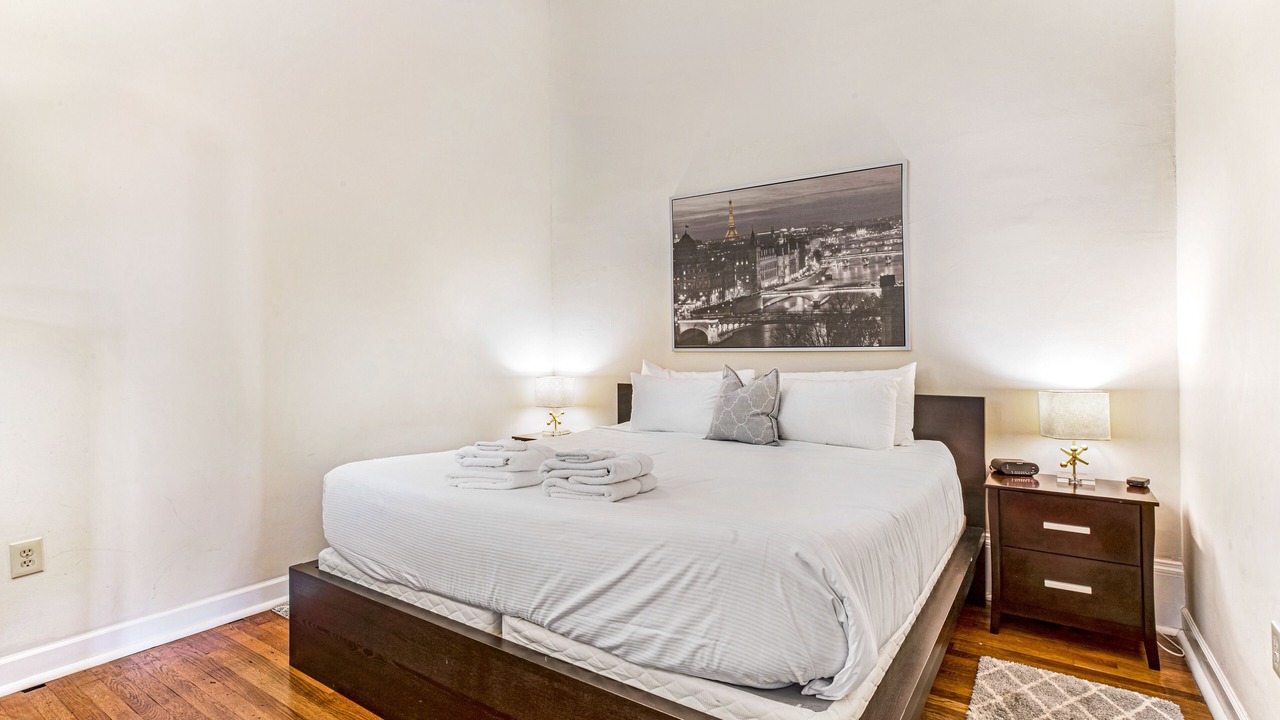 Photo of Bedroom in Historic District - North