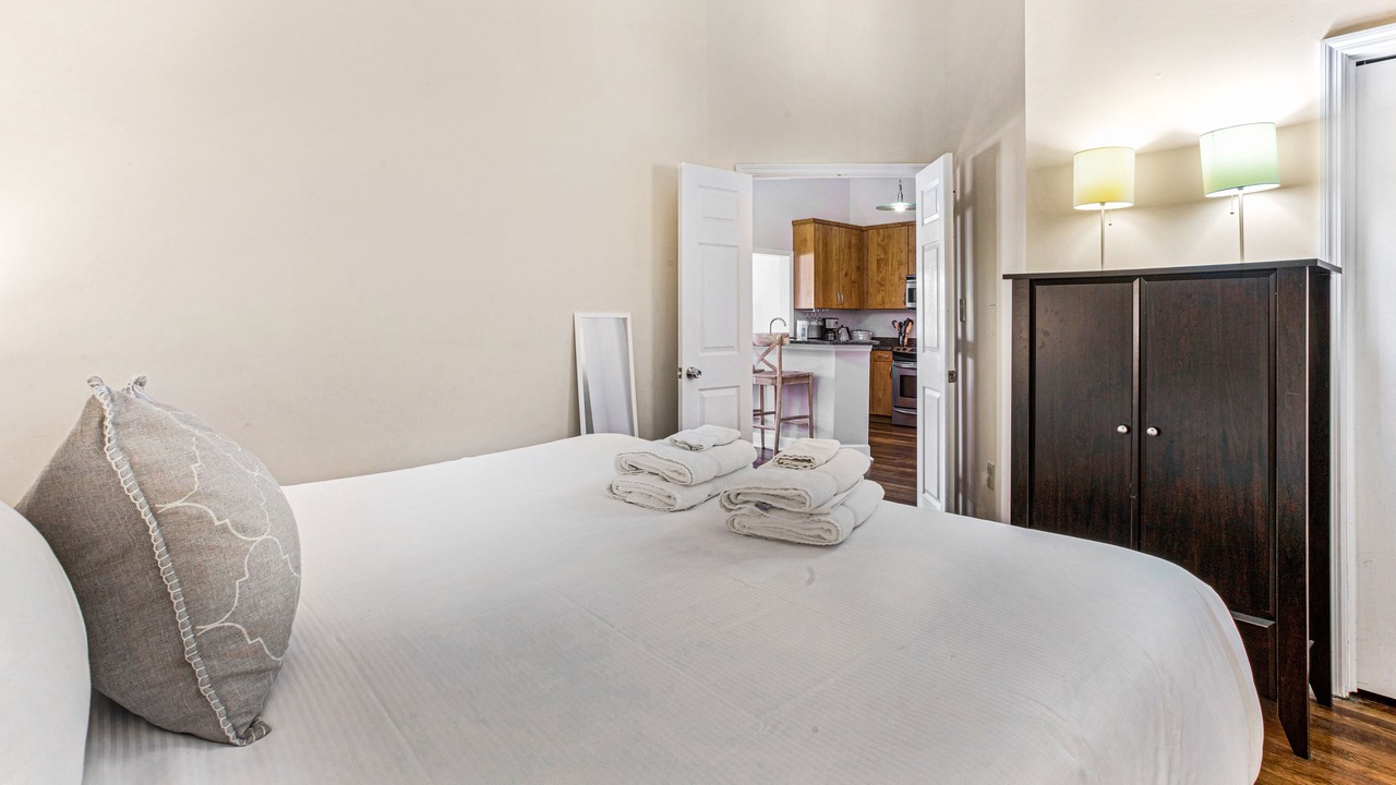 Photo of Bedroom in Historic District - North