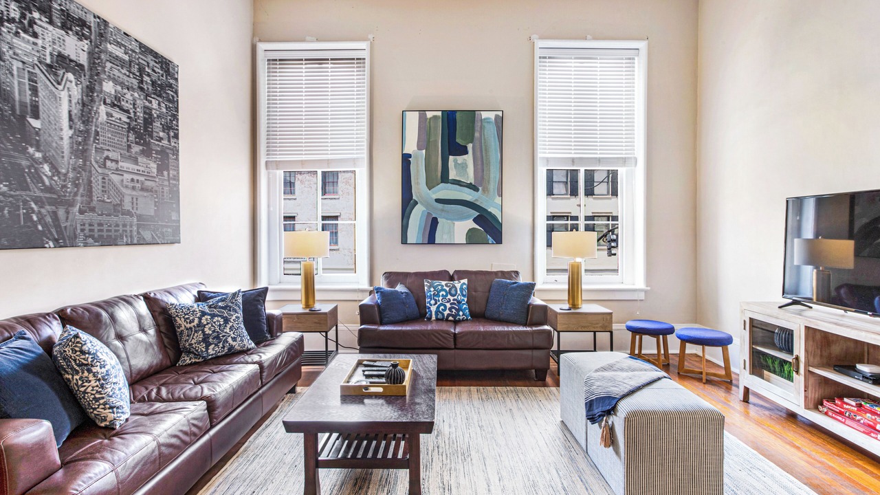 Photo of Livingroom in Historic District - North