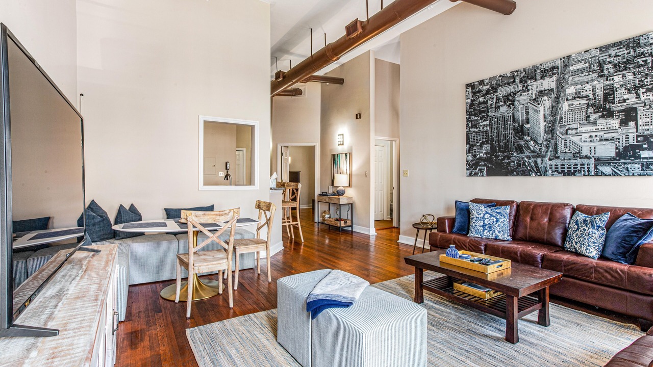Photo of Livingroom in Historic District - North