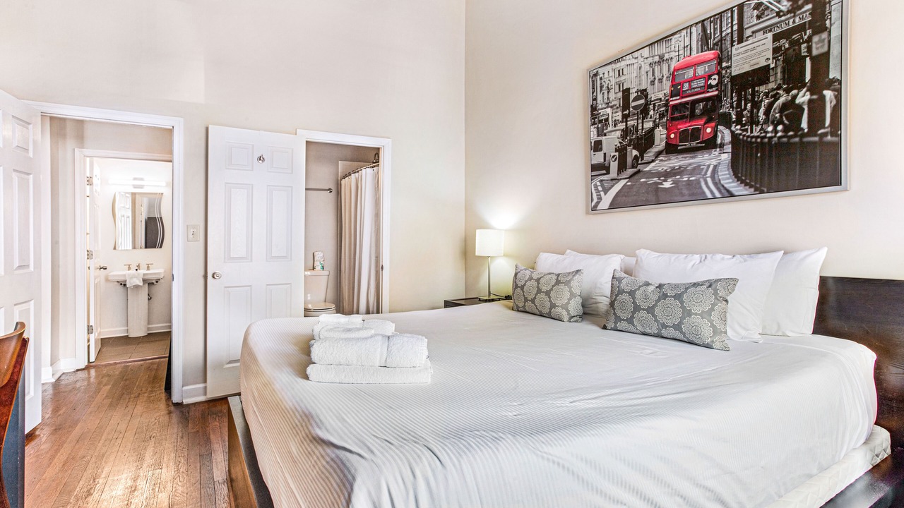 Photo of Bedroom in Historic District - North