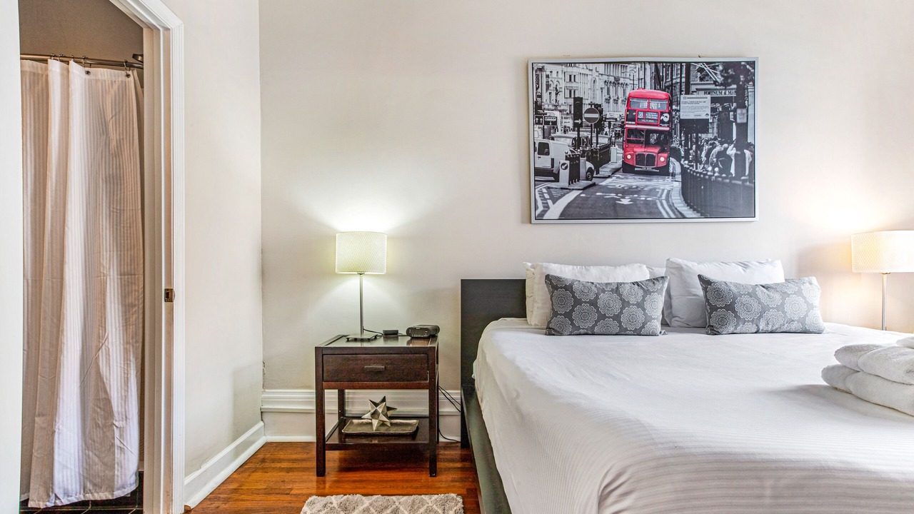 Photo of Bedroom in Historic District - North