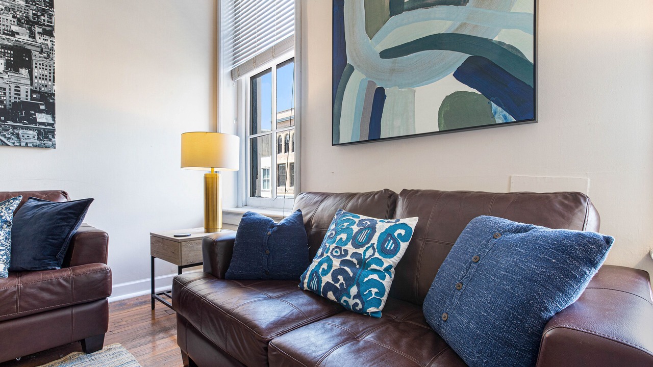 Photo of Livingroom in Historic District - North