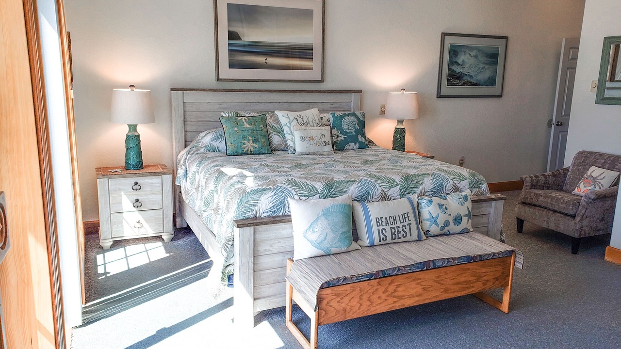 Photo of Bedroom in Netarts