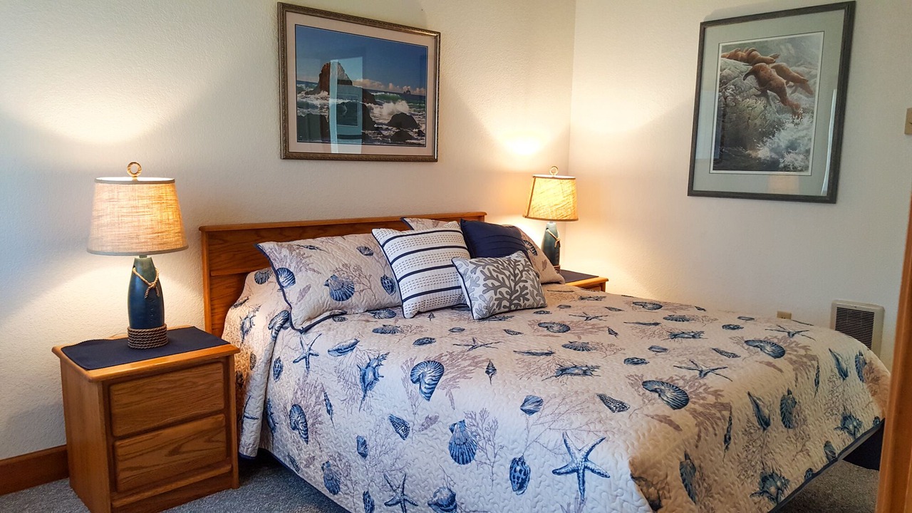 Photo of Bedroom in Netarts