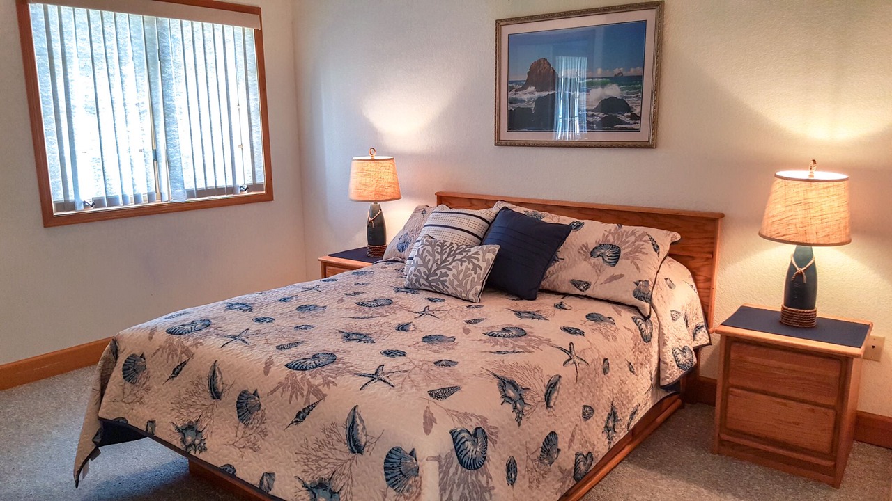 Photo of Bedroom in Netarts