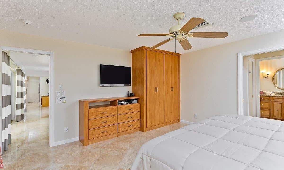 Photo of Bedroom in Tropic Isle