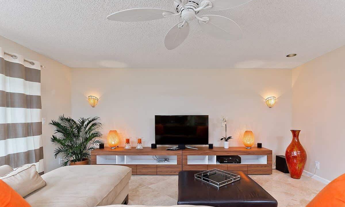 Photo of Livingroom in Tropic Isle