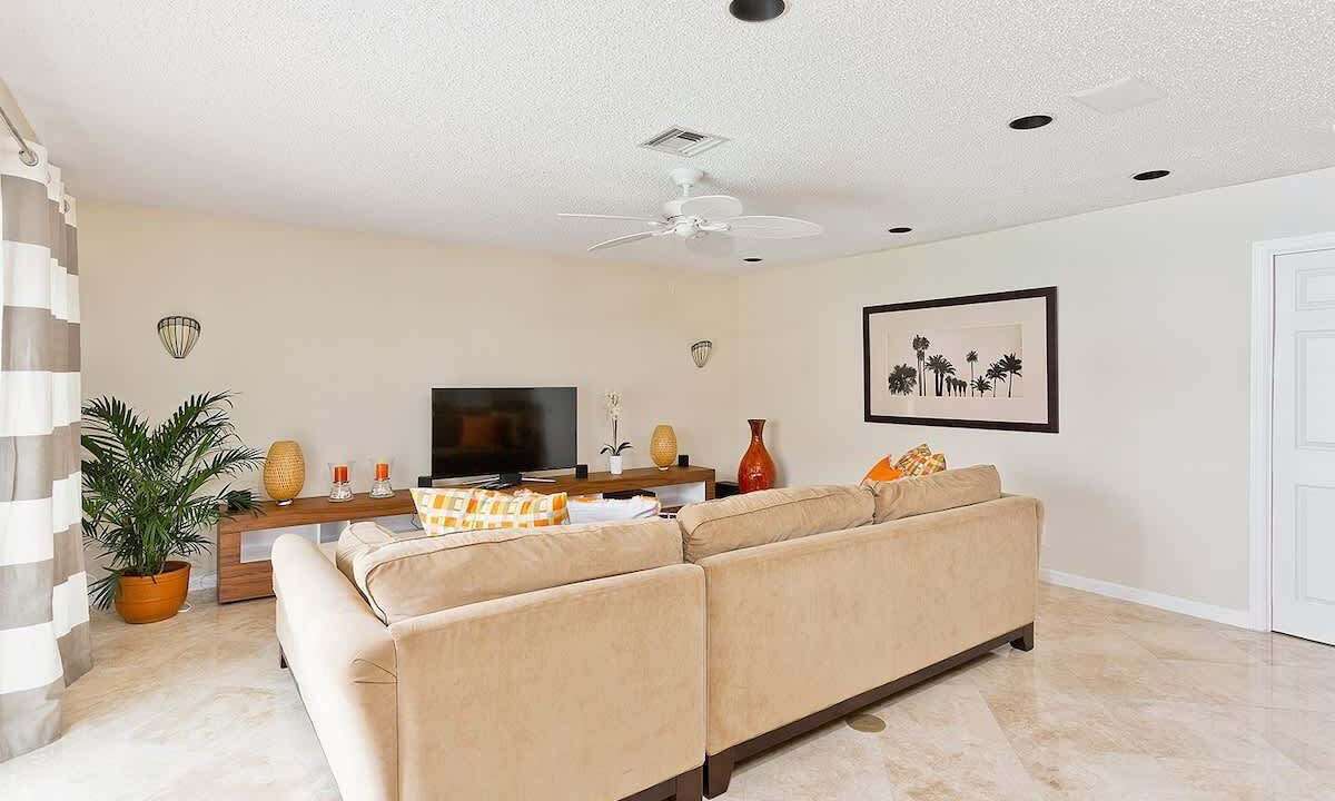 Photo of Livingroom in Tropic Isle