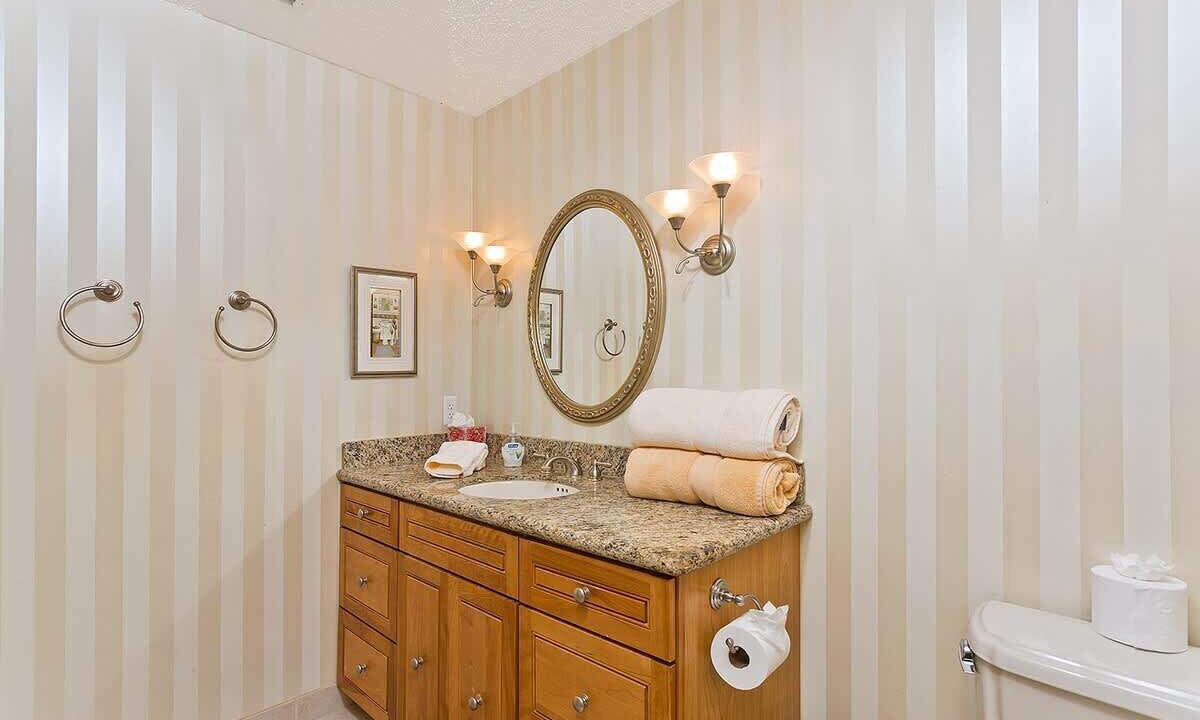 Photo of Bathroom in Tropic Isle