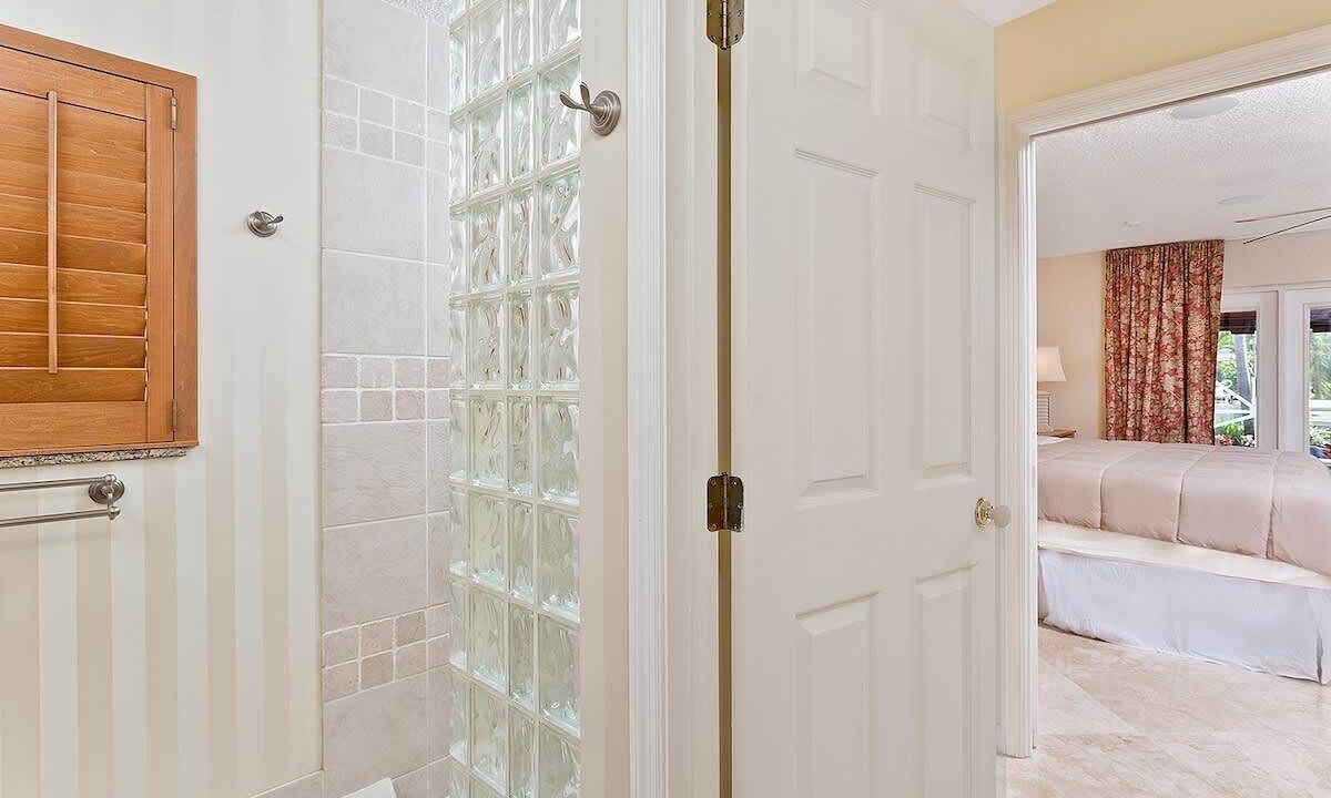 Photo of Bathroom in Tropic Isle