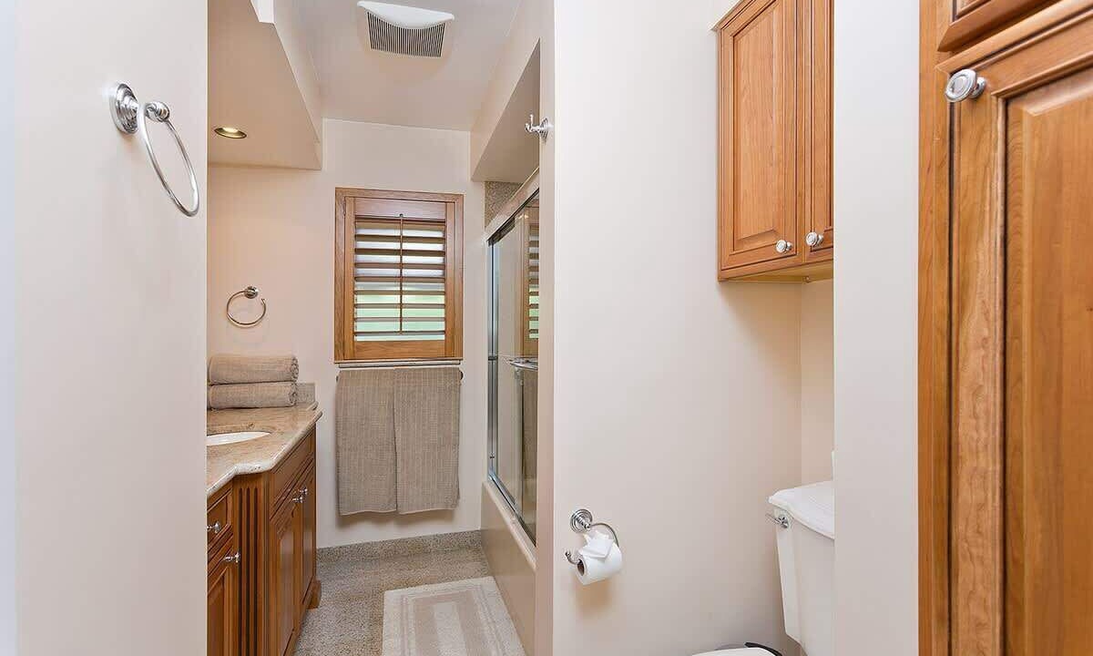 Photo of Bathroom in Tropic Isle