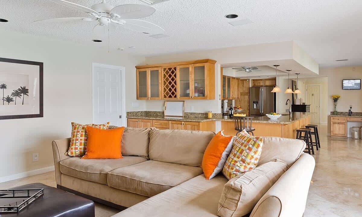Photo of Livingroom in Tropic Isle