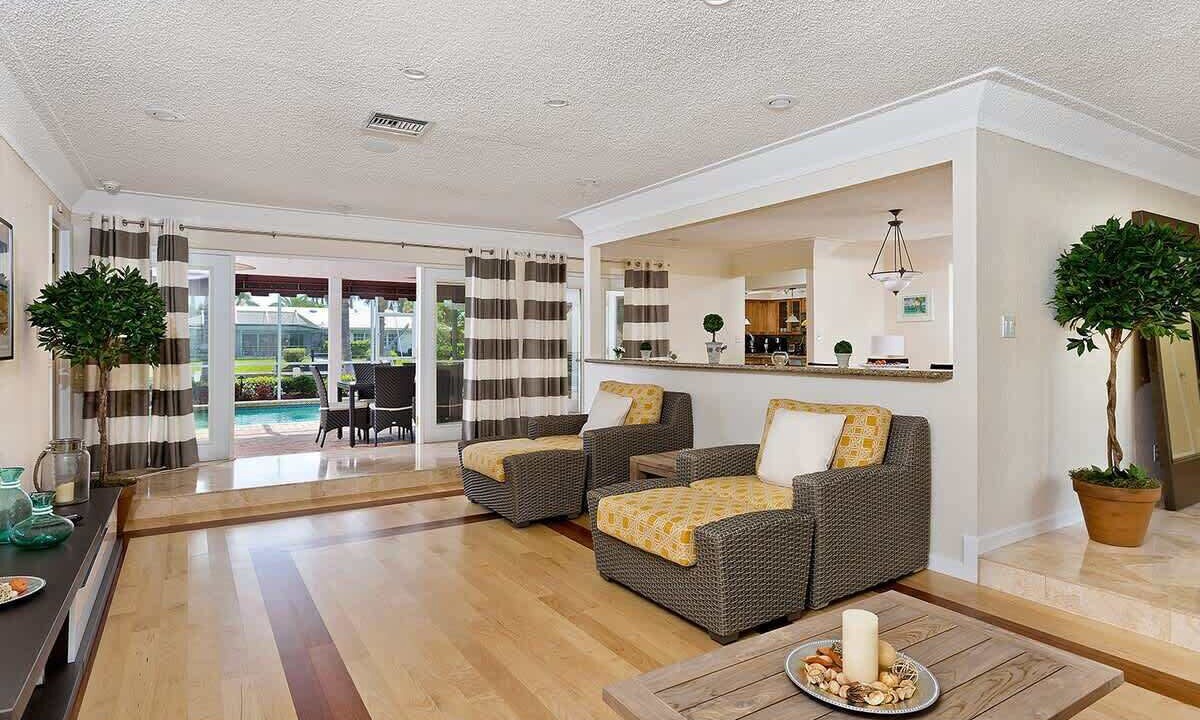 Photo of Livingroom in Tropic Isle