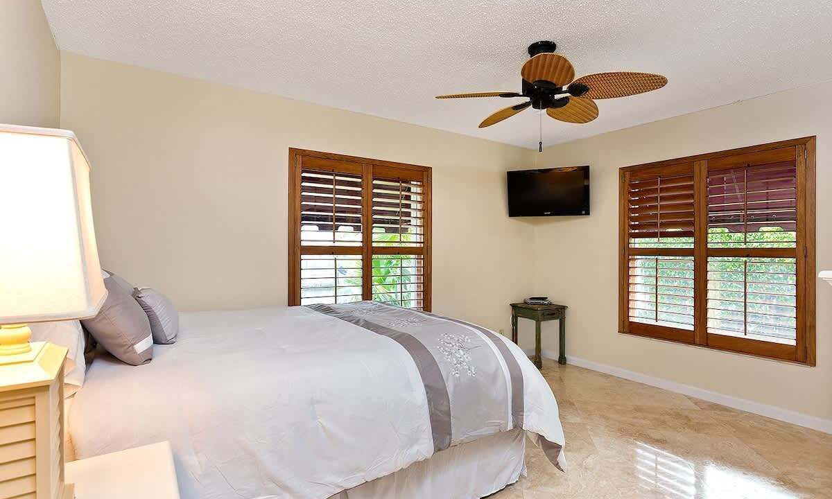 Photo of Bedroom in Tropic Isle