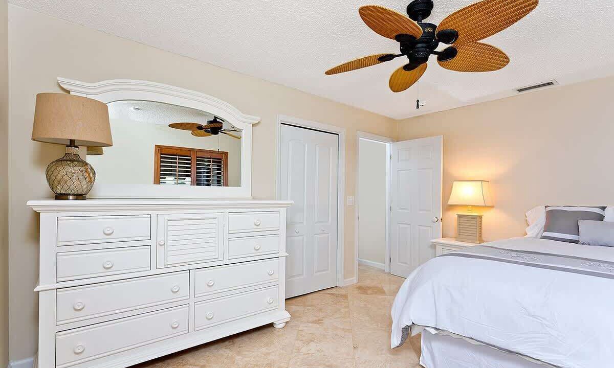 Photo of Bedroom in Tropic Isle