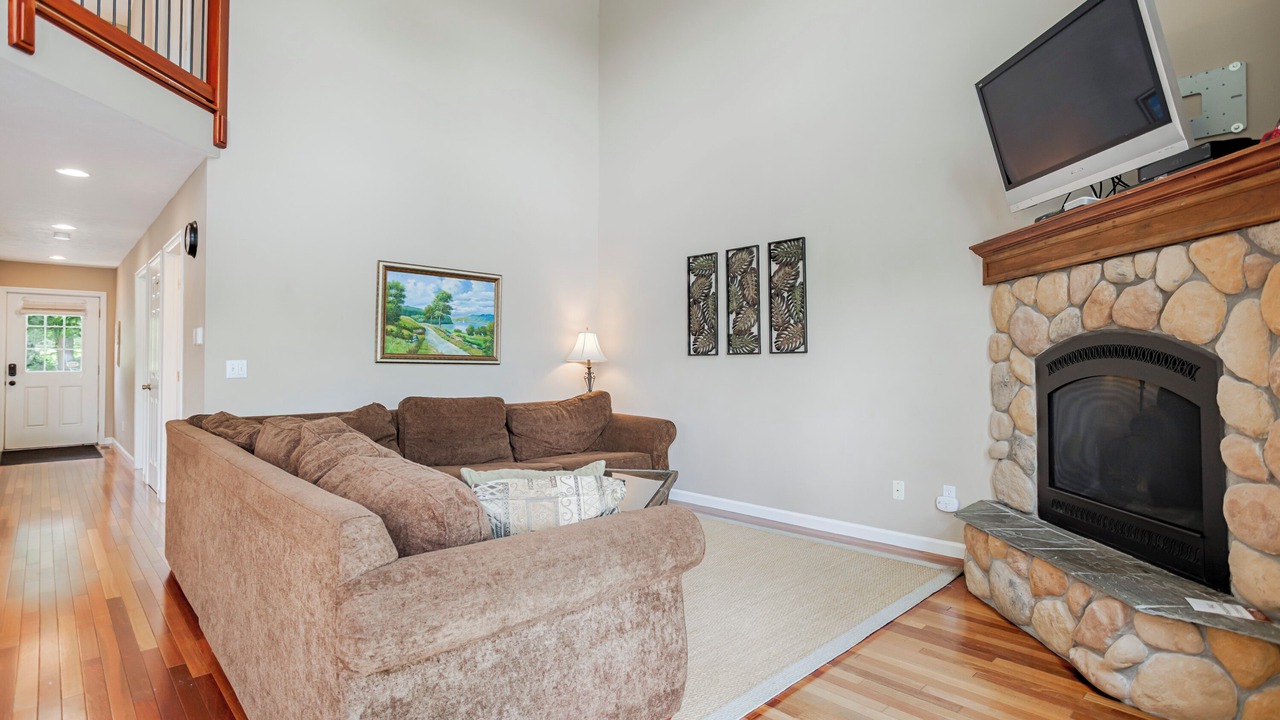 Photo of Livingroom in Honeoye