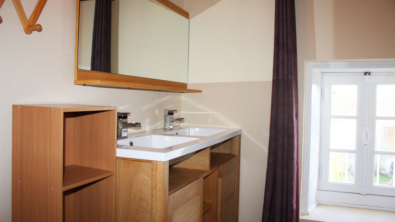 Photo of Bathroom in Asnieres-la-Giraud