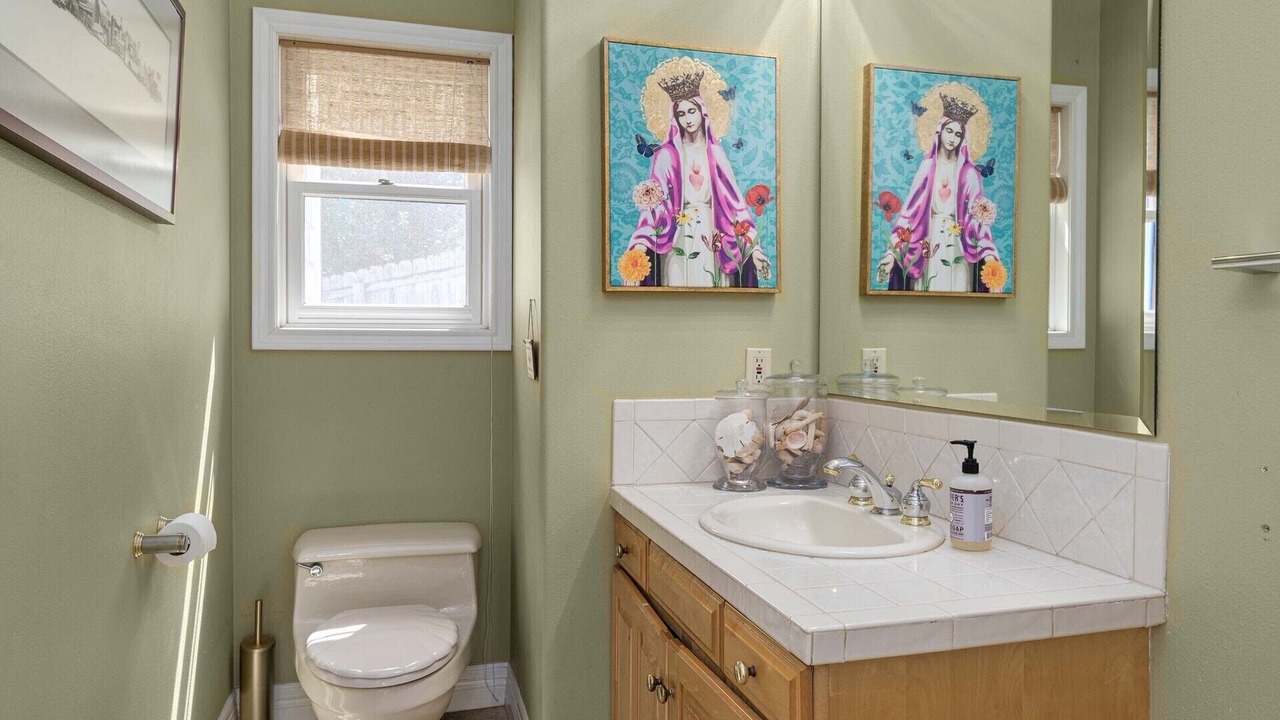 Photo of Bedroom in High Oaks