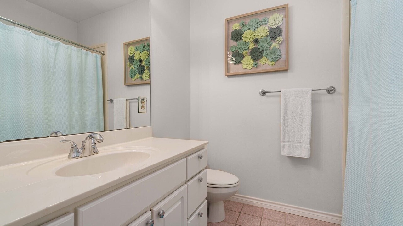 Photo of Bathroom in High Oaks