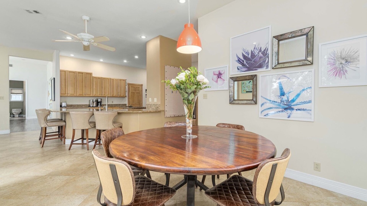 Photo of Bedroom in High Oaks