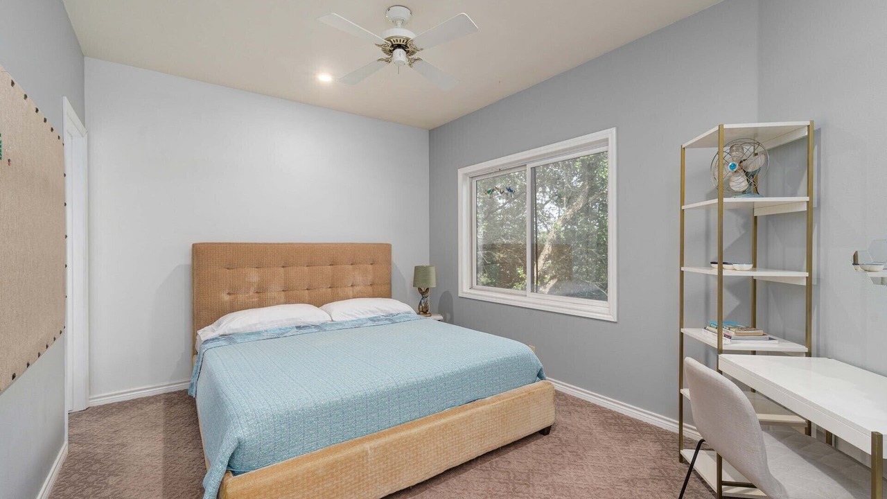 Photo of Bedroom in High Oaks